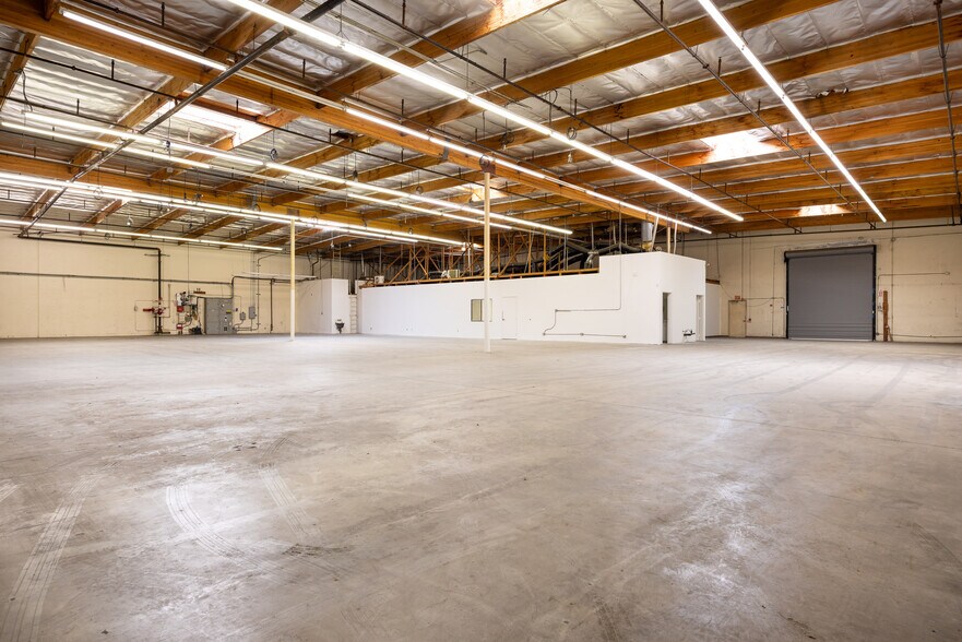 More Photos Of 128 S Brent Cir, Walnut Warehouse For Lease
