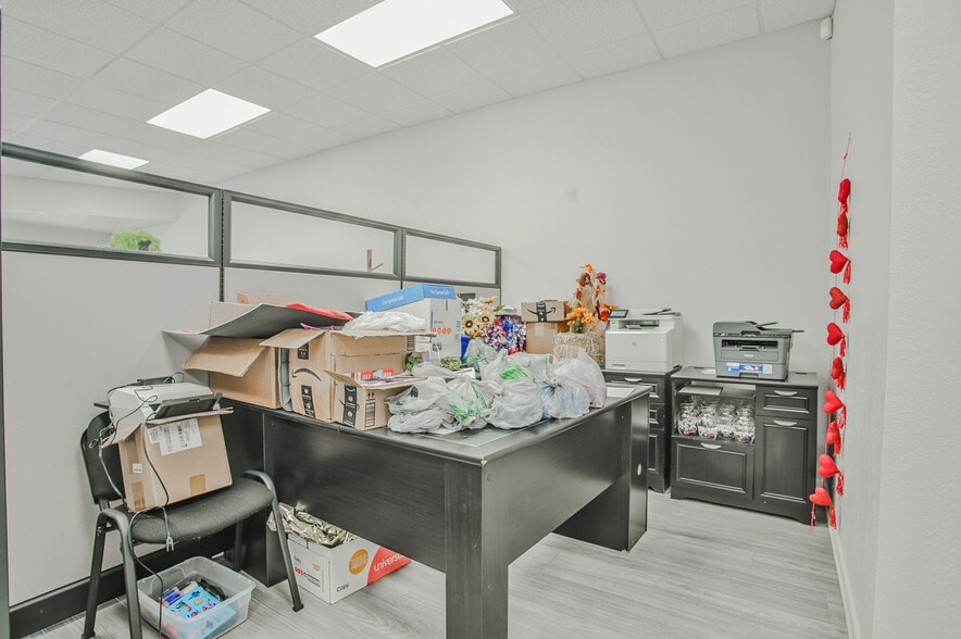 More Photos Of 1824 26th St, Snyder Office For Sale