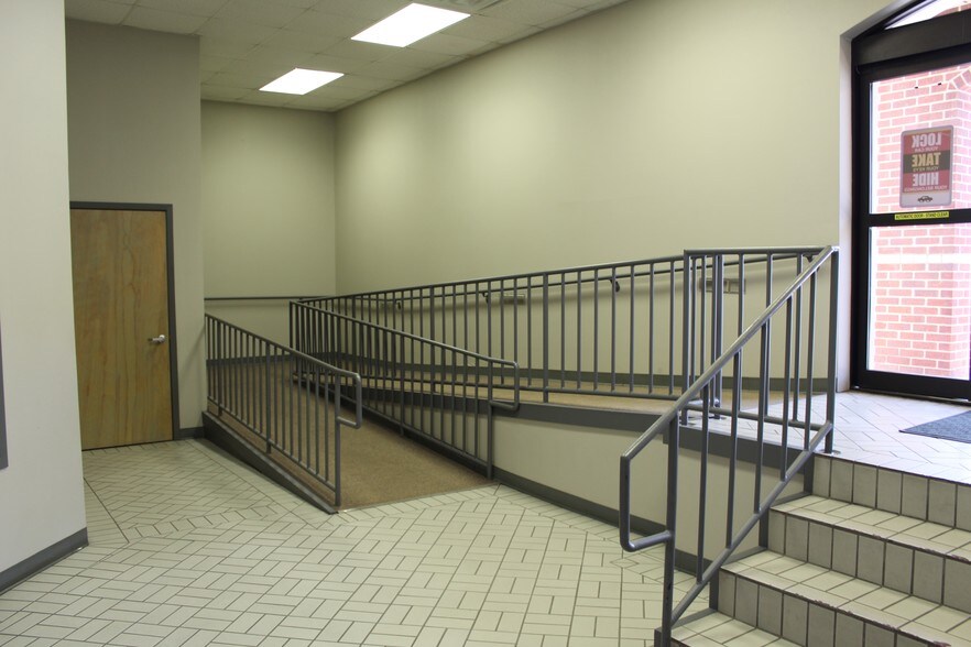 More Photos Of 717 Franklin Ave, Waco Office For Lease