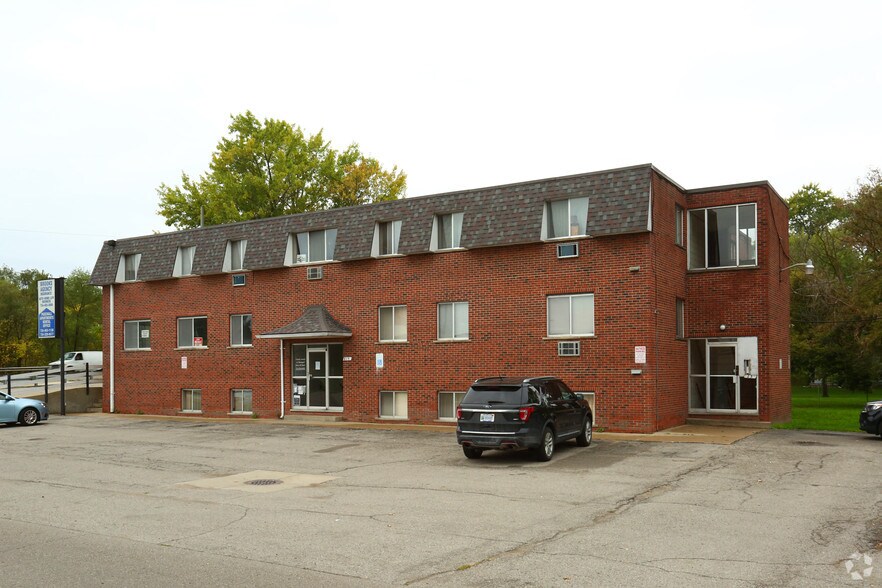 More Photos Of 813 E Michigan Ave, Ypsilanti Apartments For Lease