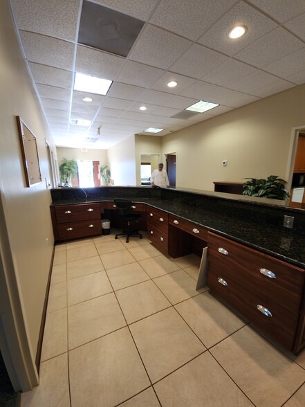 More Photos Of 8141 Mainline, Fort Myers Warehouse For Lease