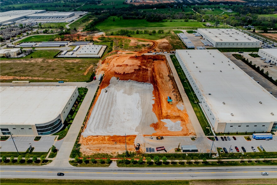 More Photos Of 5100 SW Regional Airport Blvd, Bentonville Warehouse For Lease