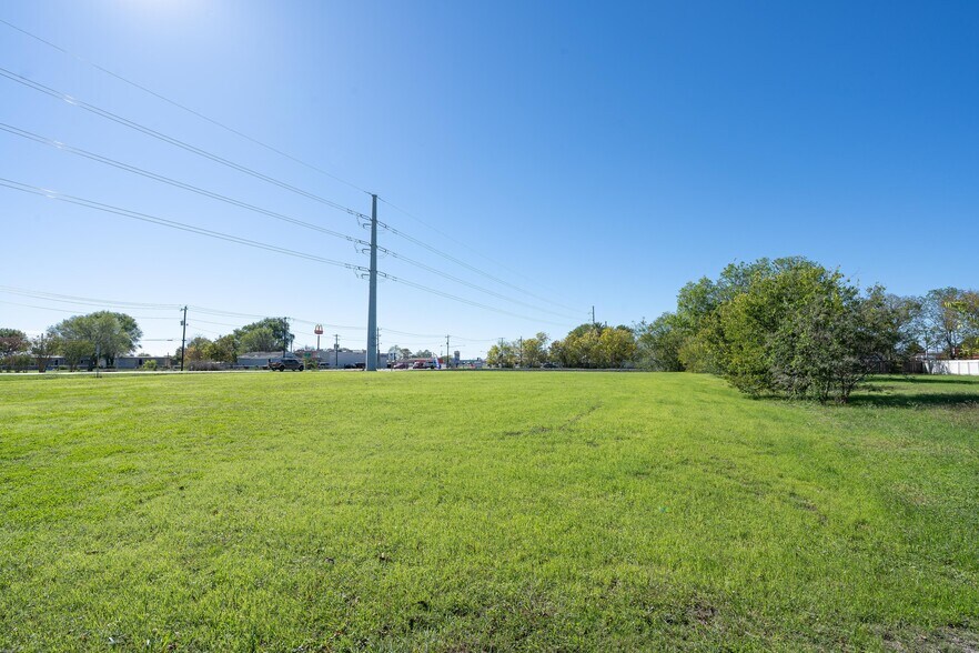 More Photos Of TBD S Commerce St, Lockhart Land For Sale