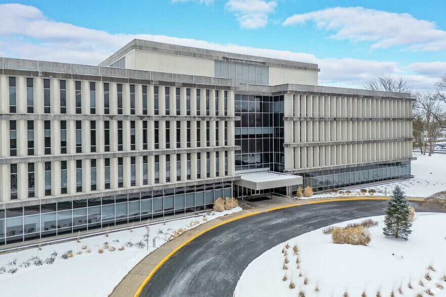 More Photos Of 700 Quaker Ln, Warwick Office For Lease