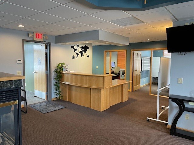 More Photos Of 10091 Dogwood St NW, Coon Rapids Office For Sale