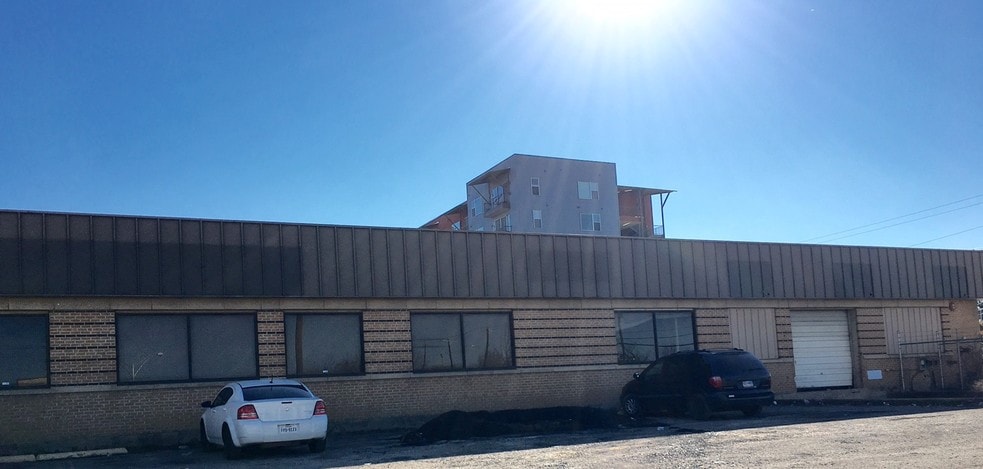 More Photos Of 660 Fort Worth Ave, Dallas Storefront For Sale