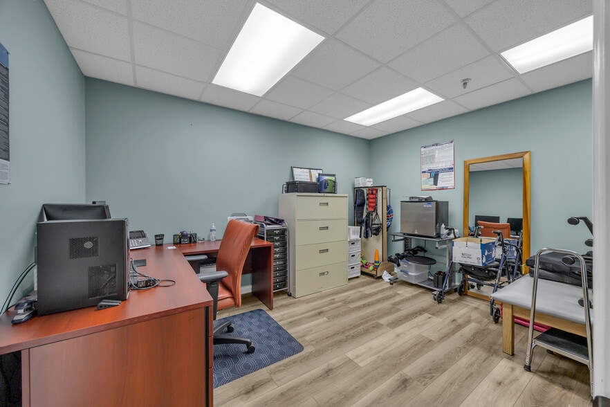 More Photos Of 631 US Highway 1, North Palm Beach Office For Sale