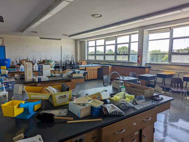 More Photos Of 350 Georgetown Rd, Carneys Point Schools For Lease
