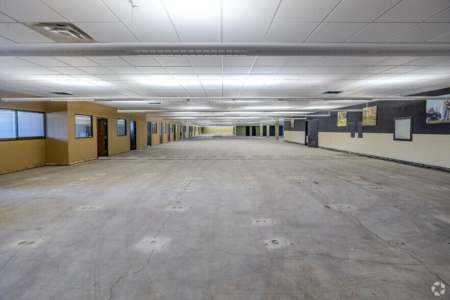 More Photos Of 3300 N 124th St, Milwaukee Manufacturing For Lease