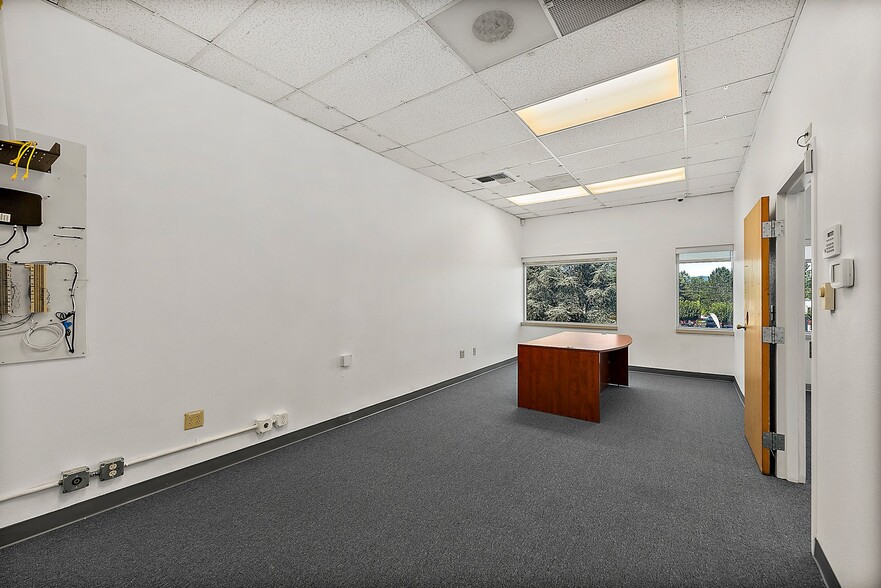 More Photos Of 3721 Kitsap Way, Bremerton Office For Lease
