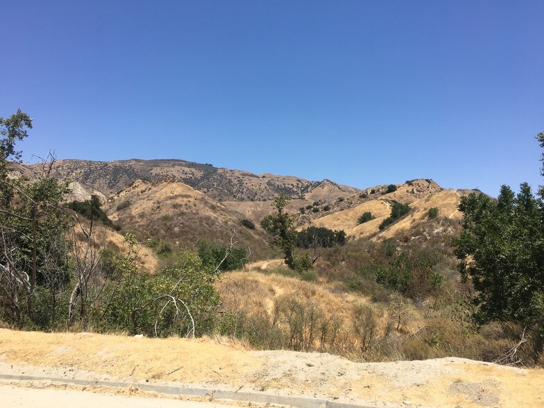 More Photos Of 18100 Sesnon Blvd, Granada Hills Land For Lease