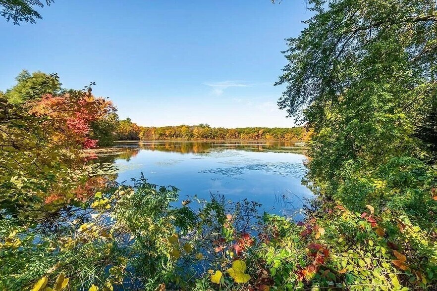 More Photos Of 105 Hartford Tpke, Shrewsbury Office Residential For Sale