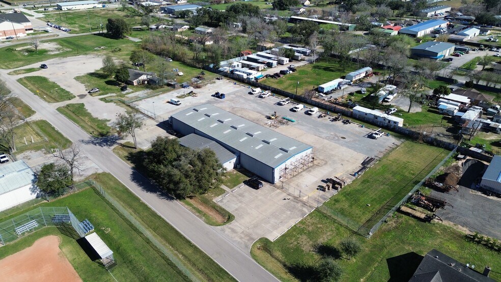 More Photos Of 18906 Turnip St, Spring Warehouse For Lease