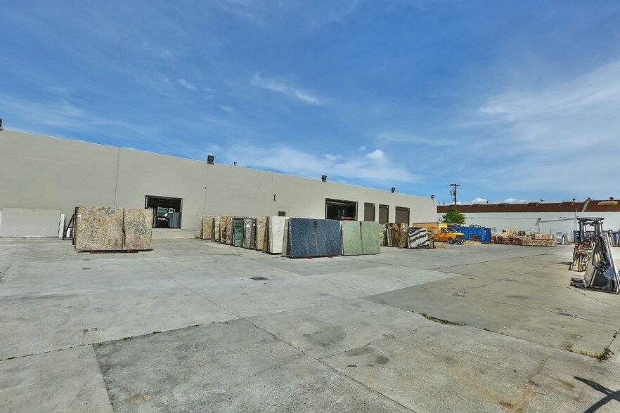 More Photos Of 590 Martin Ave, Santa Clara Warehouse For Lease