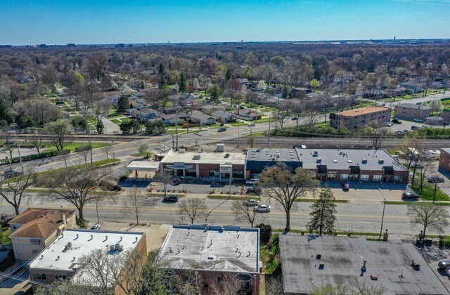 More Photos Of 1024-1036 Busse Hwy, Park Ridge Showroom For Lease