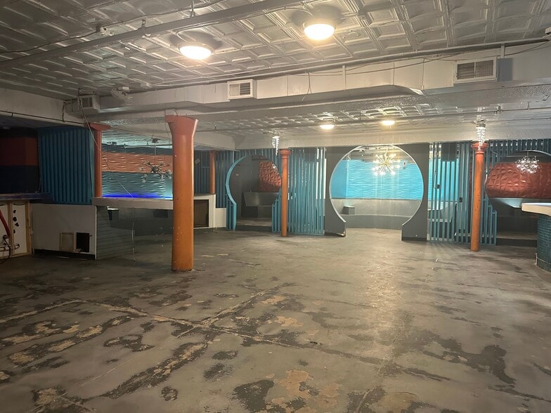 More Photos Of 109 W Broughton St, Savannah Hospitality For Lease