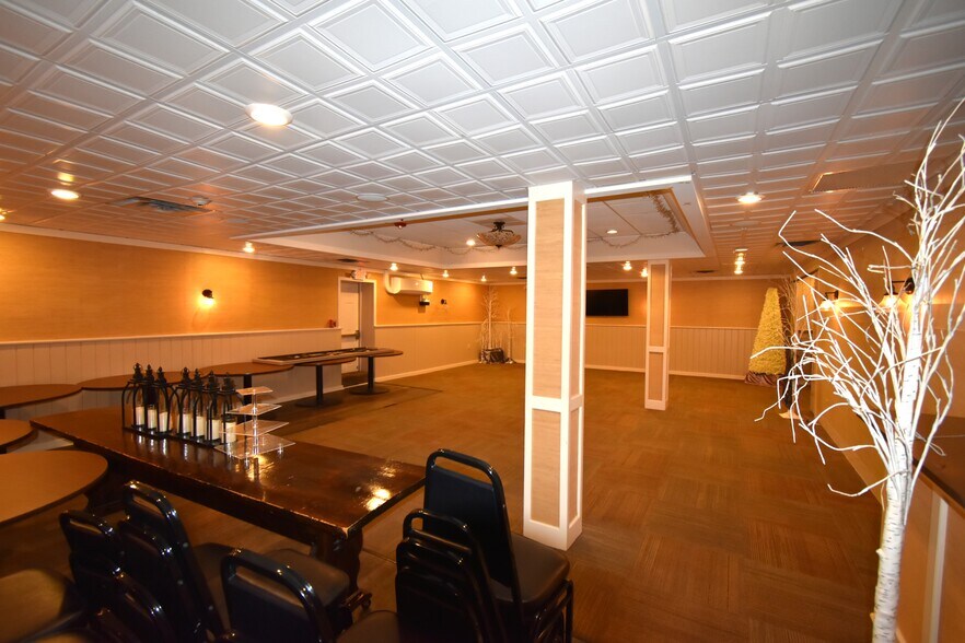 More Photos Of 1021 Rt-146, Clifton Park Restaurant For Sale