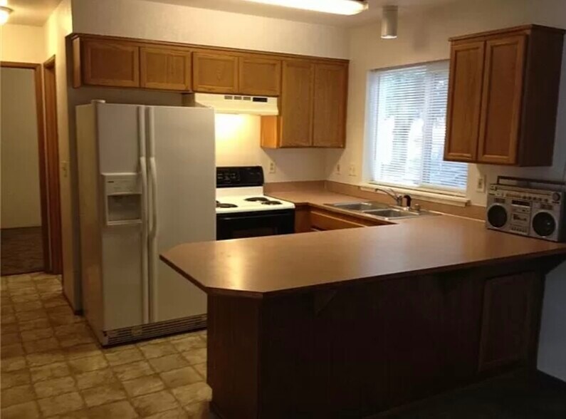 More Photos Of 1019 18th St NE, Auburn Apartments For Sale