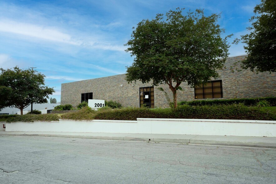 More Photos Of 2001 Saturn St, Monterey Park Light Distribution For Sale