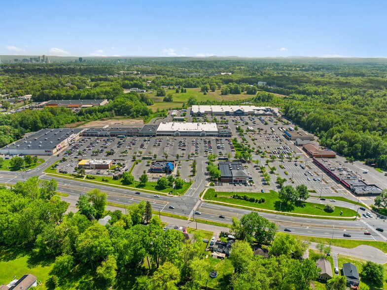 More Photos Of 271-421 Cottage Grove Rd, Bloomfield Unknown For Lease