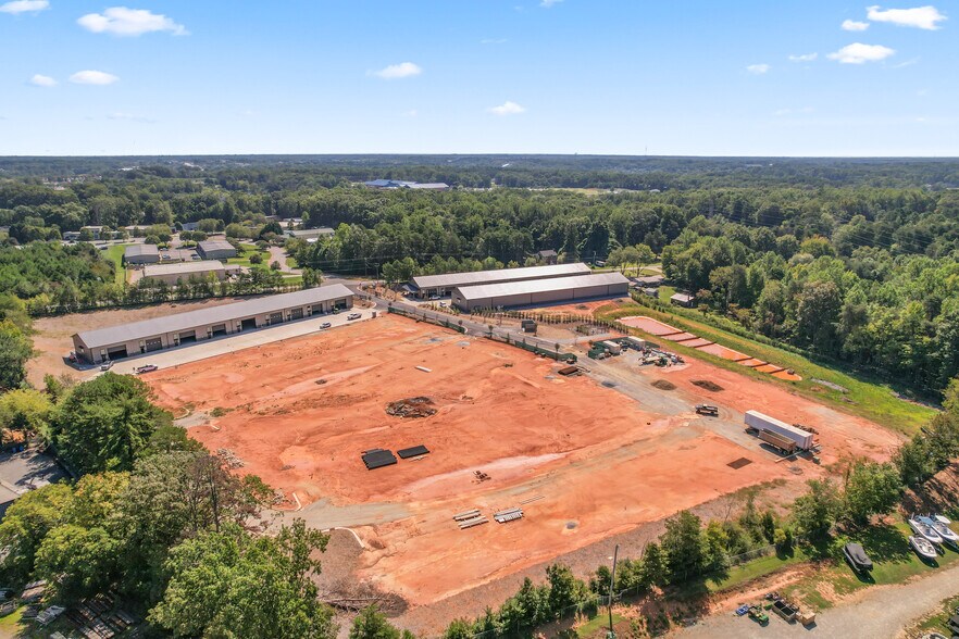 More Photos Of 144 McCrary Rd, Mooresville Flex For Lease