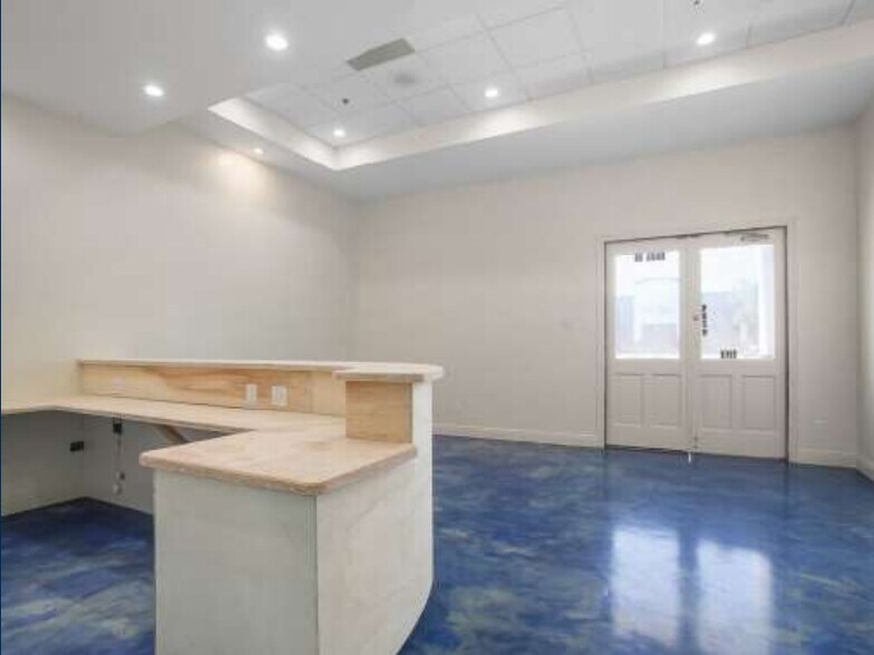More Photos Of 1200 W Causeway Approach, Mandeville Storefront Retail Office For Lease