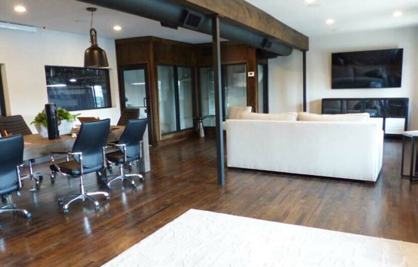 More Photos Of 2140 S Main St, Fort Worth Warehouse For Sale