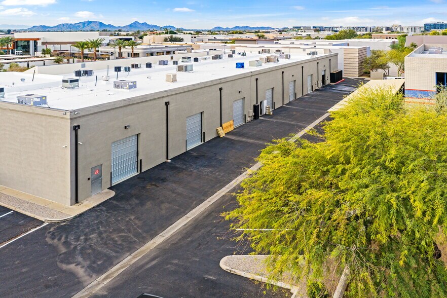 More Photos Of 7900 E Greenway Rd, Scottsdale Warehouse For Lease