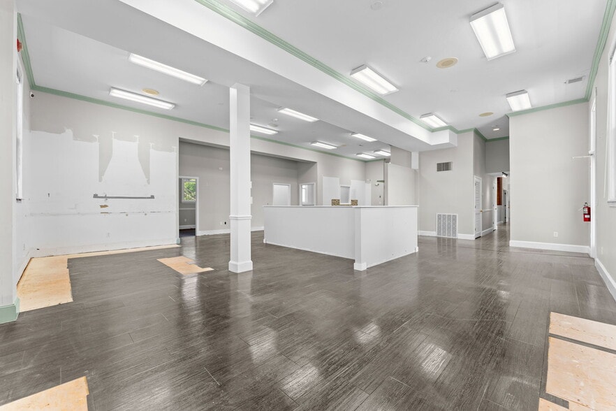 More Photos Of 580 Washington St, Easton Office For Lease