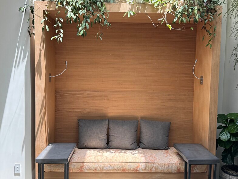 More Photos Of 1516 Folsom St, San Francisco Loft Creative Space For Lease