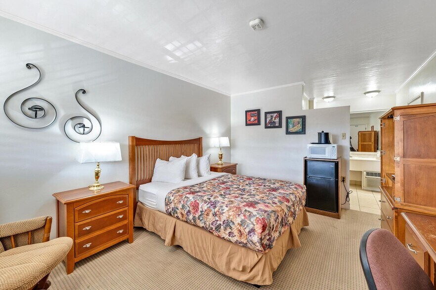 More Photos Of 423 W Main St, Vernal Hotel For Sale