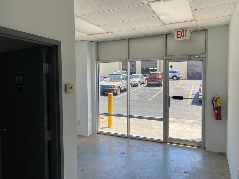 More Photos Of 2730 Austell Rd, Marietta Auto Repair For Lease