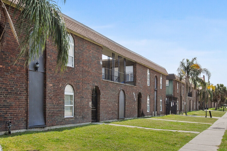 Primary Photo Of 6711-6817 Tara Ln, New Orleans Apartments For Sale