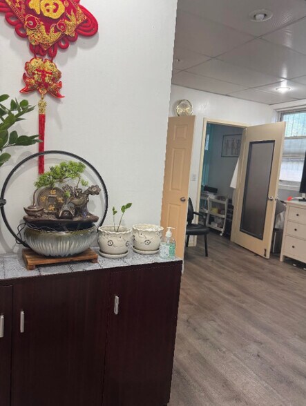 More Photos Of 141-25 Northern Blvd, Flushing Apartments For Lease