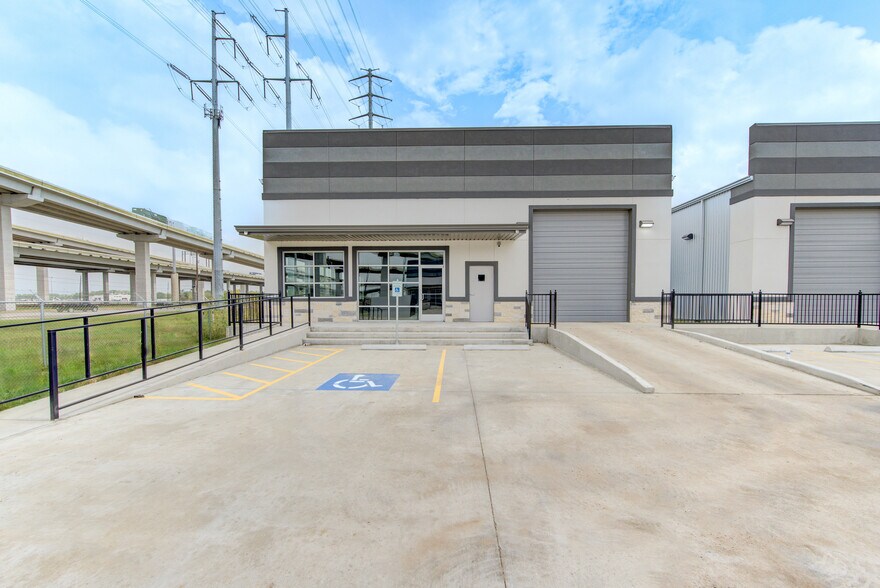 More Photos Of Eddie Dr, Humble Unknown For Lease