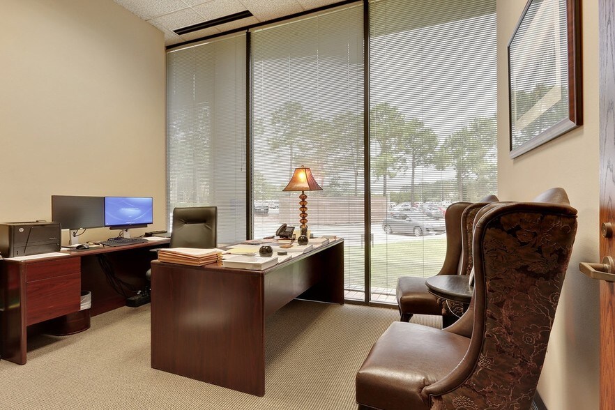 More Photos Of 8555 United Plaza Blvd, Baton Rouge Office For Lease