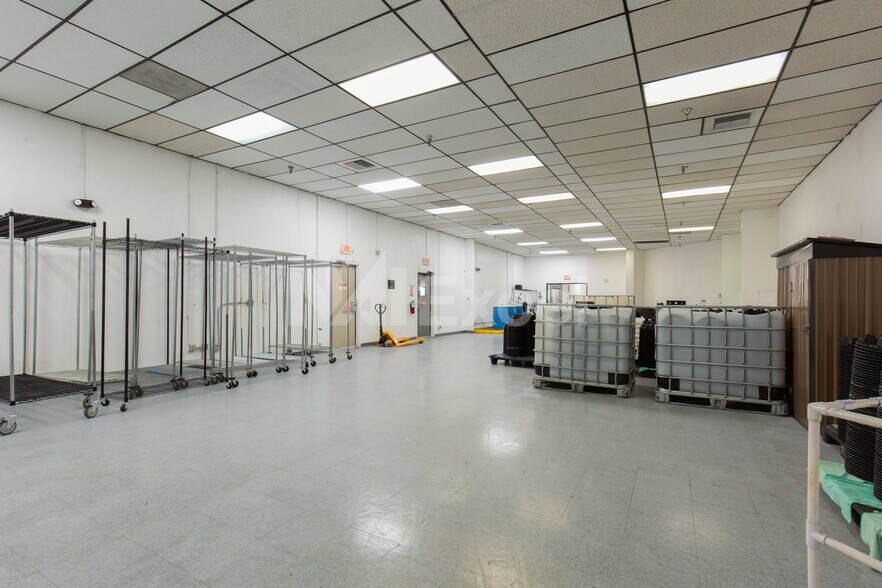 More Photos Of 4380 Boulder Hwy, Las Vegas Light Distribution For Lease