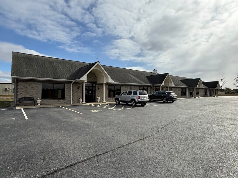 Primary Photo Of 1615 Landing Dr, Carterville General Retail For Sale