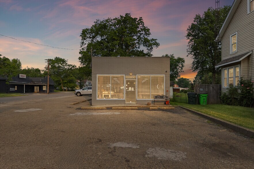 More Photos Of 700 N Union Ave, Alliance Freestanding For Sale