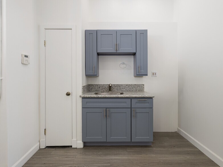 More Photos Of 8328-8332 Lincoln Blvd, Los Angeles Storefront For Sale