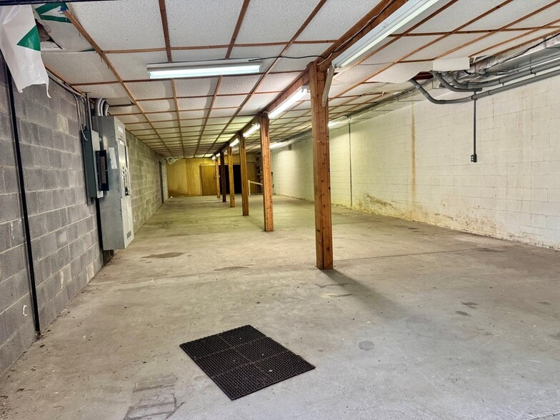 More Photos Of 868 State Route 3 and 12, Hinton Flex For Sale