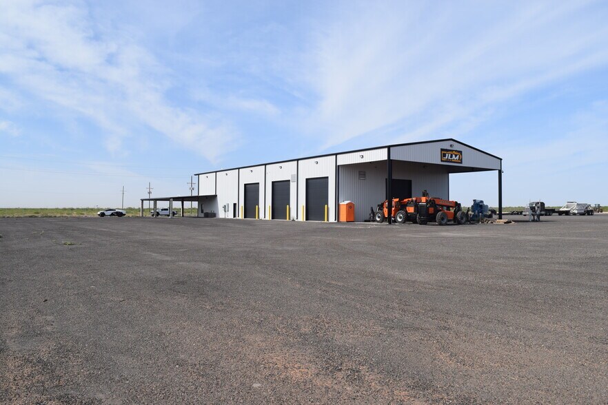 More Photos Of 6306 County 122 Rd, Midland Distribution For Lease