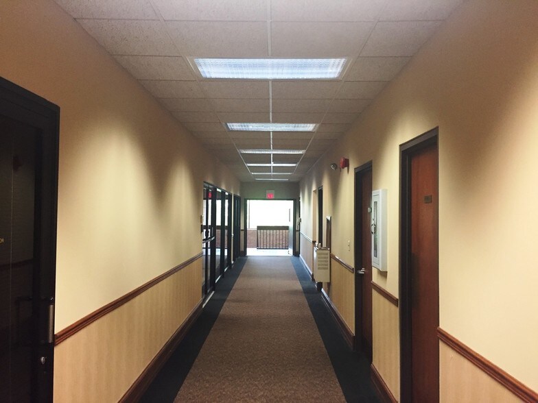 More Photos Of 1250 S Grove Ave, Barrington Unknown For Lease