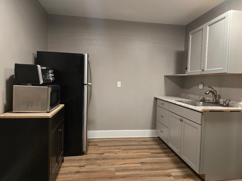 More Photos Of 5010 Dodge St, Omaha Medical For Lease