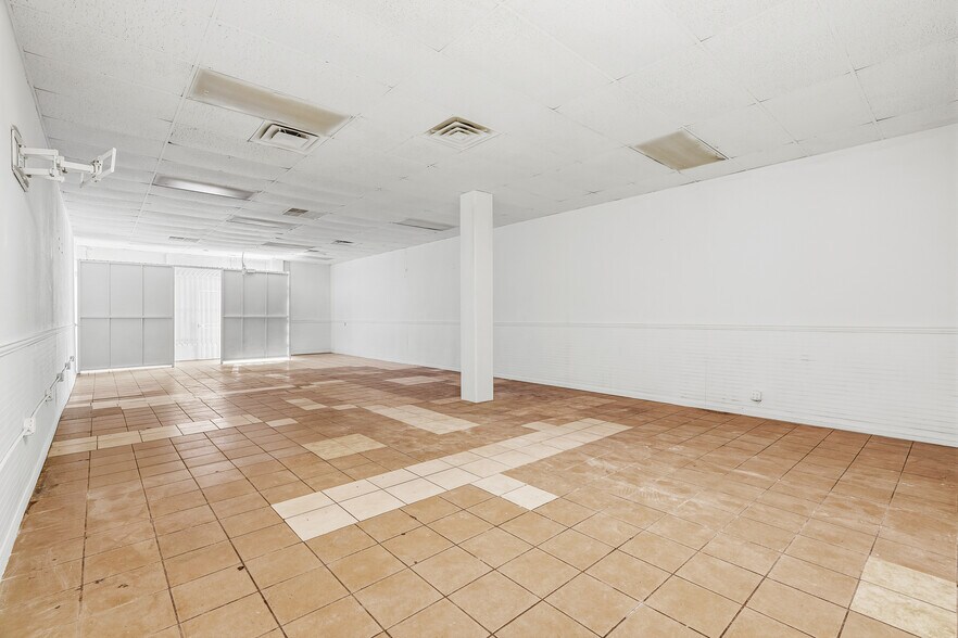 More Photos Of 4424 N Shepherd Dr, Houston Storefront For Lease