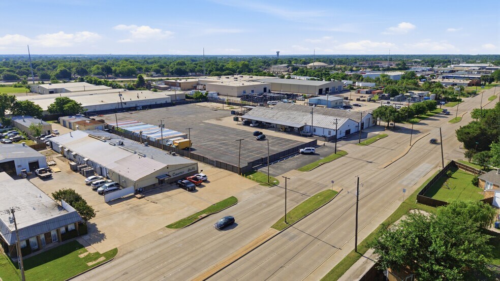 More Photos Of 1824 N 1st St, Garland Warehouse For Lease