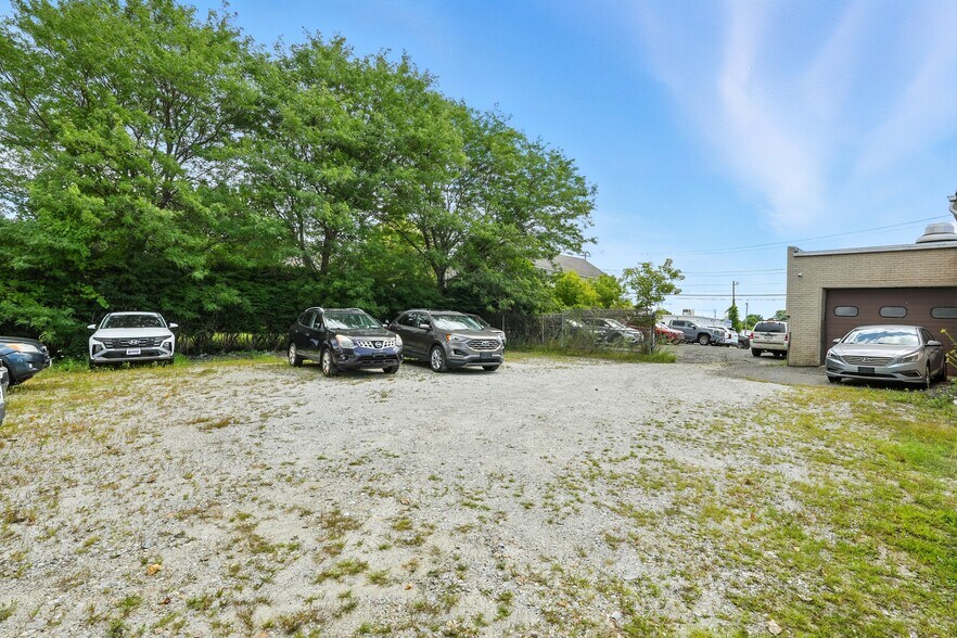 More Photos Of 717 East St, Pittsfield Auto Repair For Lease