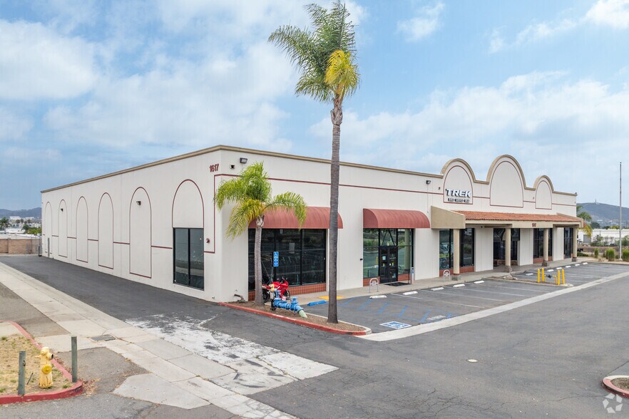 Primary Photo Of 1617 Capalina Rd, San Marcos Showroom For Lease