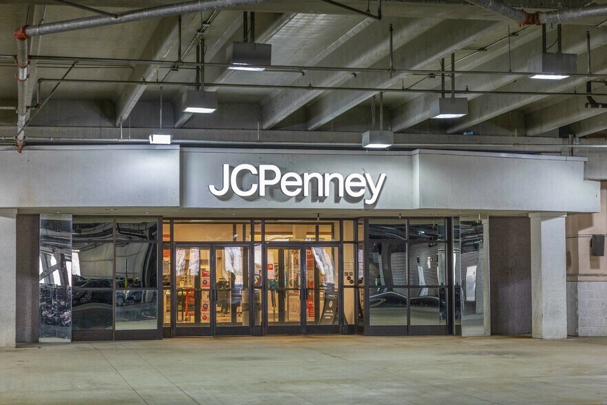 More Photos Of 7 S Tunnel Rd, Asheville Department Store For Sale