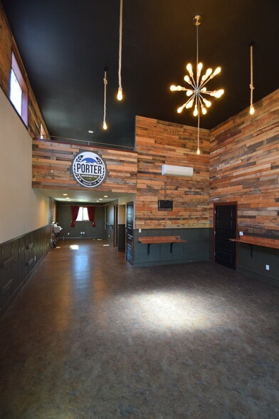 More Photos Of 611 NE Jackpine Ct, Redmond Distribution For Lease